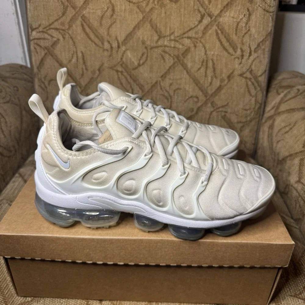 Nike Air VaporMax‎ Plus Size 9.5 Triple White Pure Platinum 924453-100 Nice!